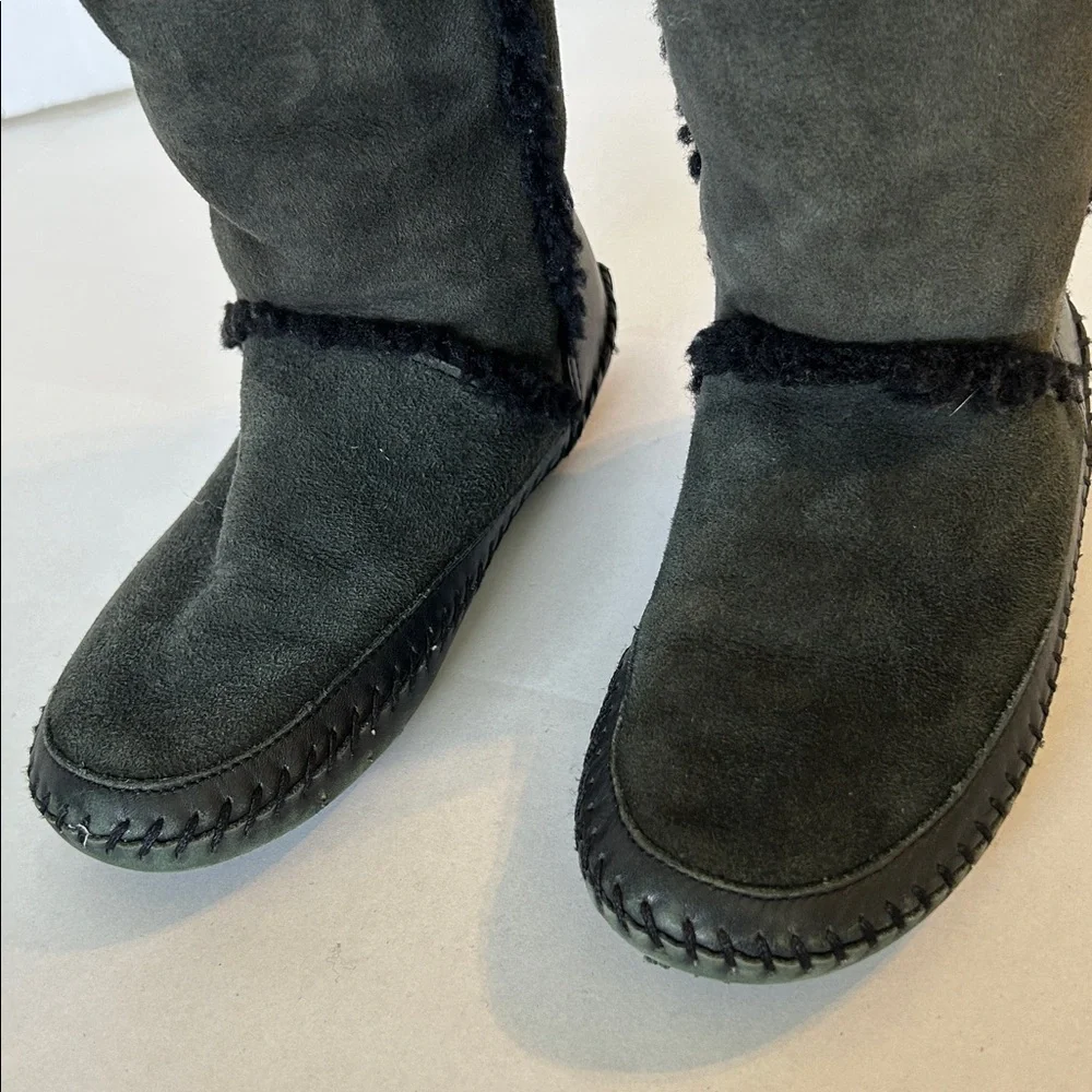 TORY BURCH OLIVE GREEN / BLACK SUEDE AND LEATHER KNEE LENGTY BOOTS SZ 2 GIRLS